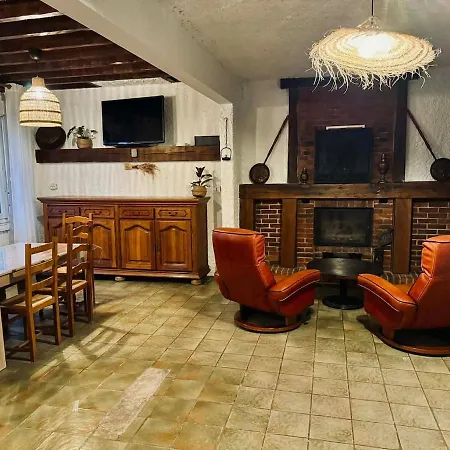 Large And Cozy Family בית נופש *