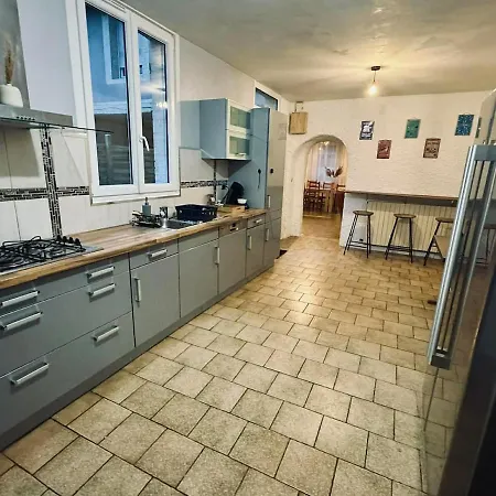 בית נופש Large And Cozy Family